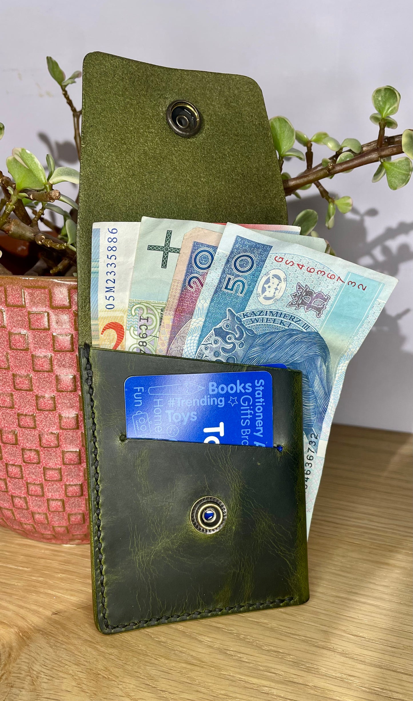 The Pocket Pouch EDC Leather Card and Cash-Holder