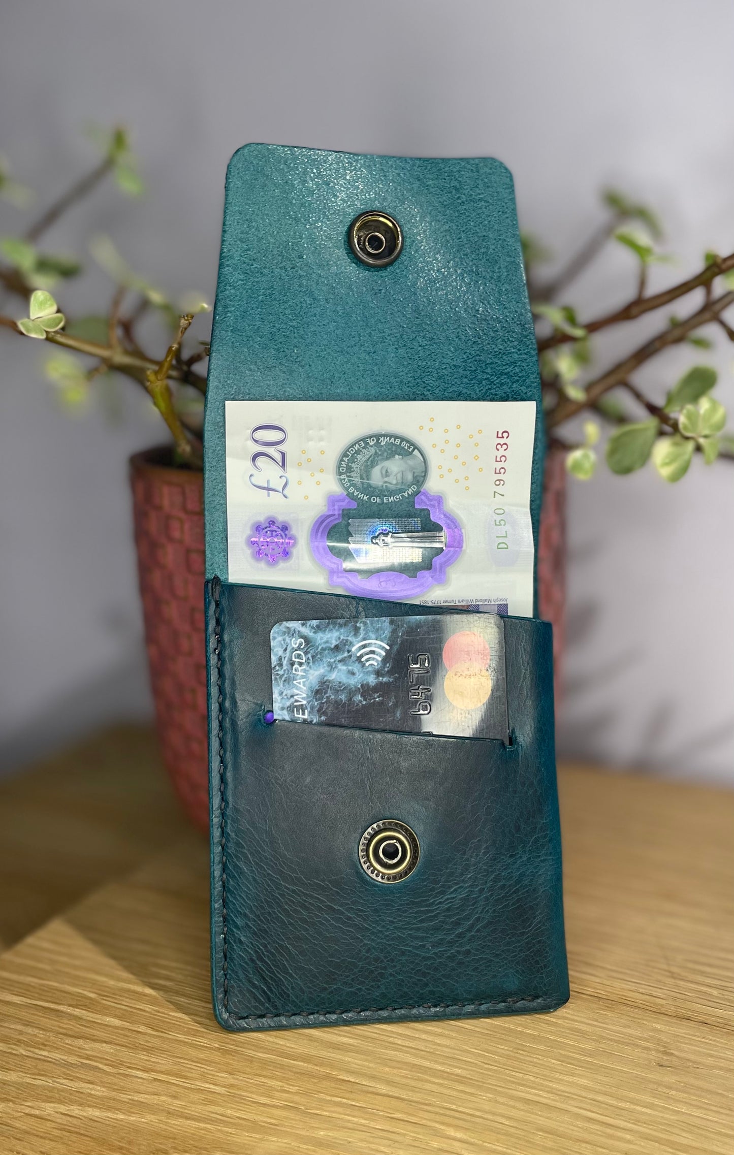 The Pocket Pouch EDC Leather Card and Cash-Holder