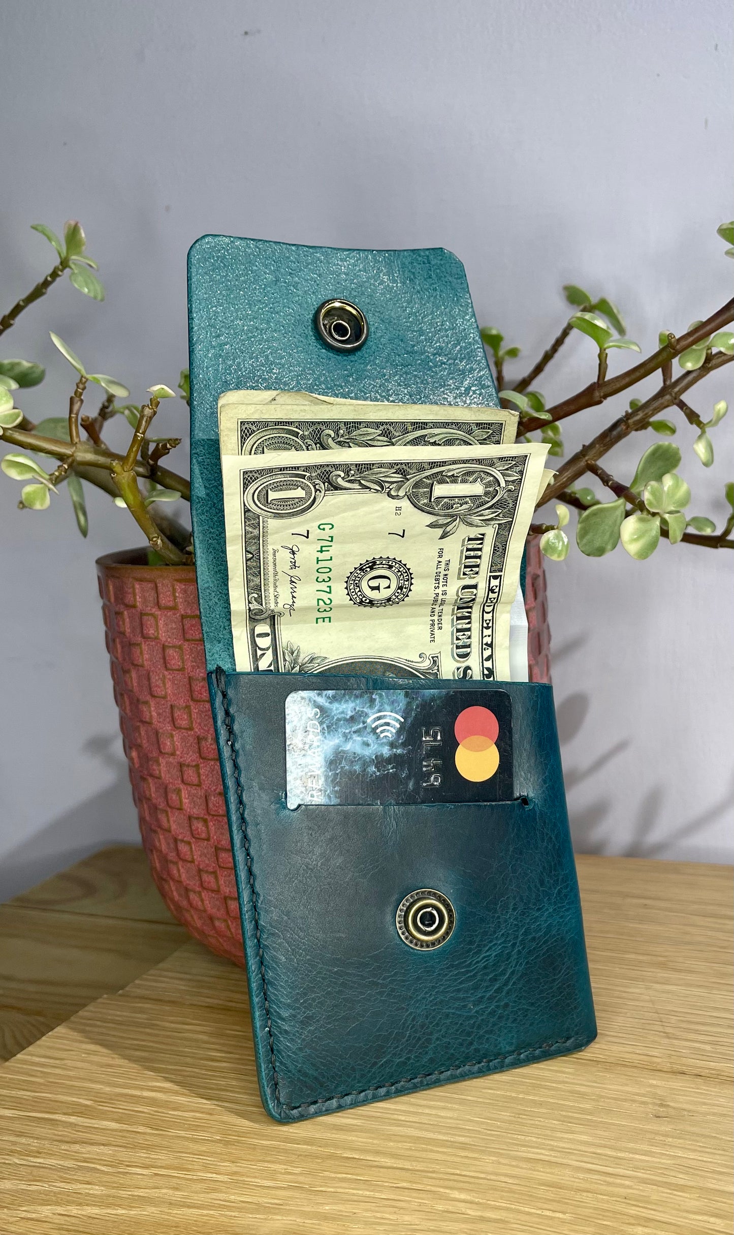 The Pocket Pouch EDC Leather Card and Cash-Holder